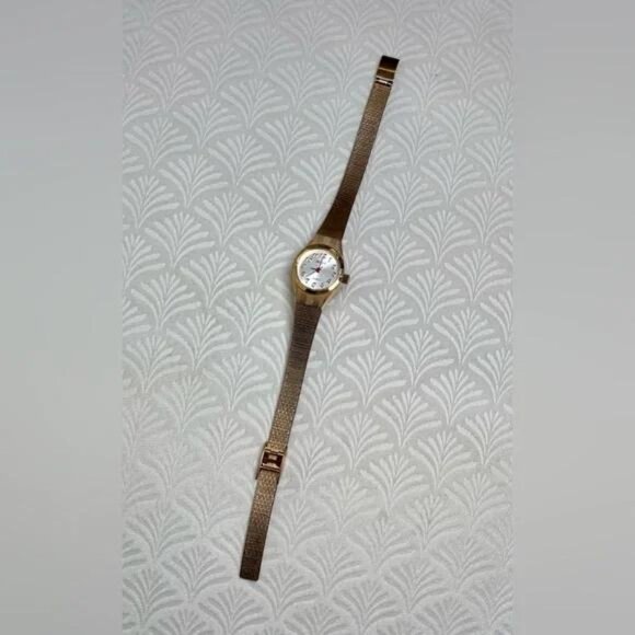 Rare Vintage Benrus Women’s Watch Gold Tone Stainless Steel 8” Beautiful Dainty - Picture 5 of 9